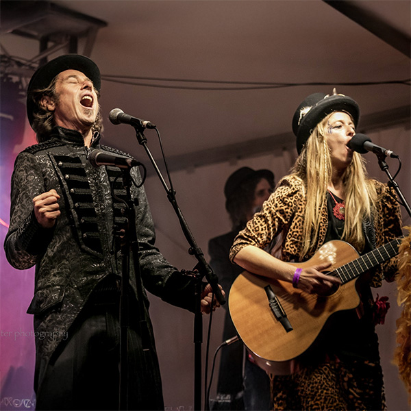 SZARA FOX & ANDREW DARLING - Live @ IV