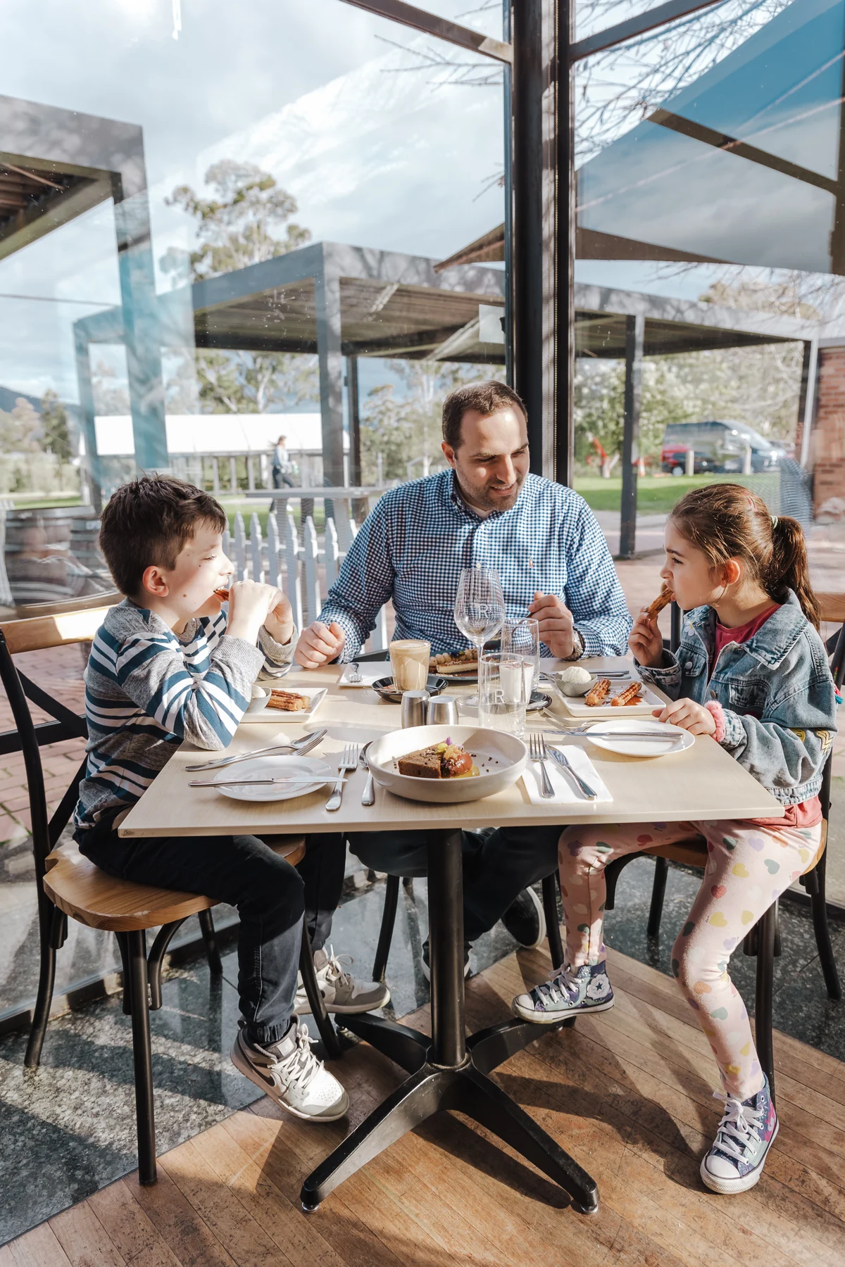 A family enjoying time together at Isabella’s Restaurant